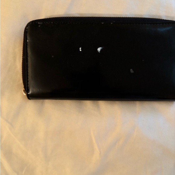 TORY BURCH Black Logo Wallet. Some light rubbing on back - Picture 2 of 6